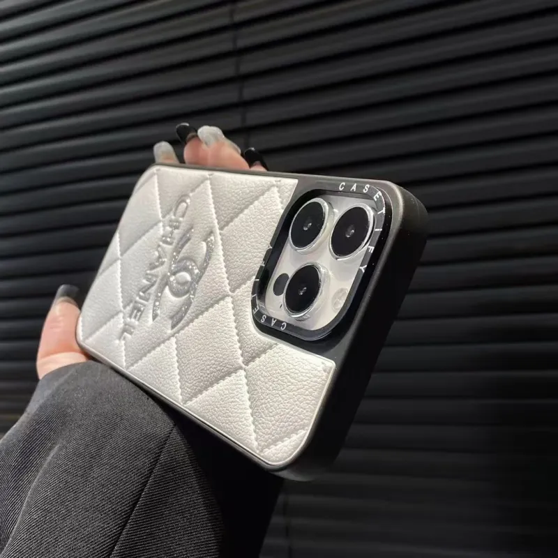絶対流行 シンプル スタイリッシュ 高品質 フィット感 手触り良くモダン スマホケース