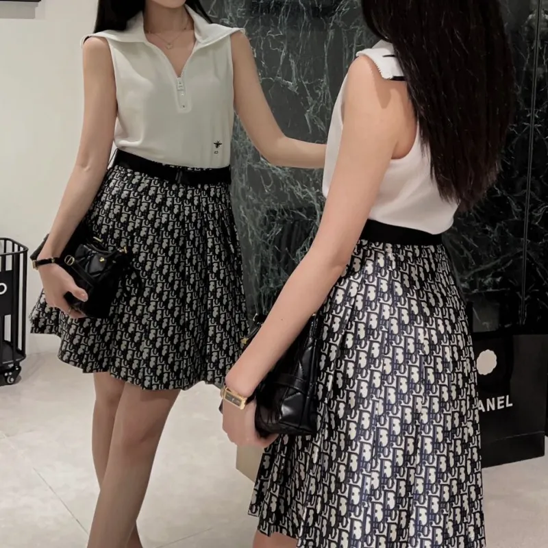 『S-L』元気いっぱい ガーリッシュ 若見え 着瘦せ 合わせやすい 大人可愛いセーラーカラーワンピース