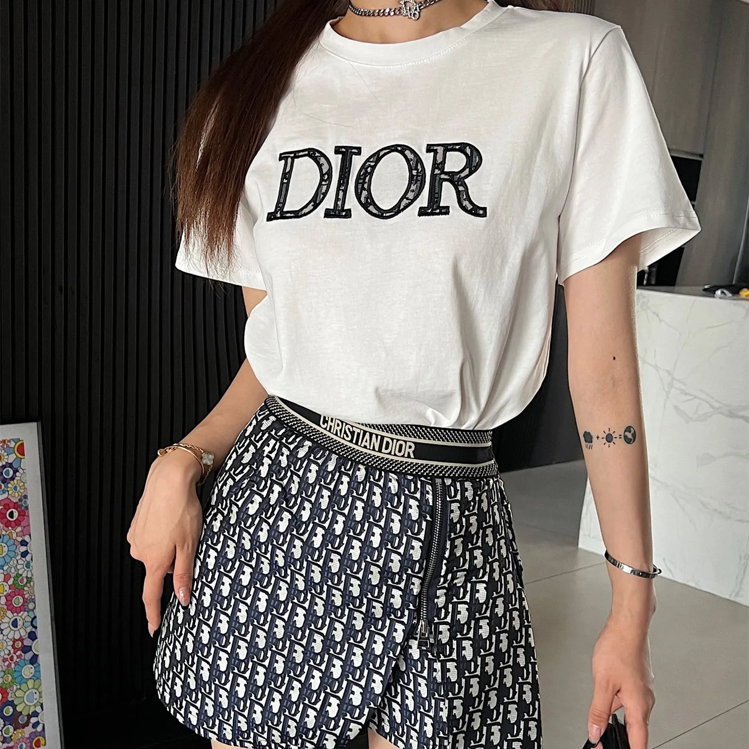 『S-L』リッチな仕上がり 着るだけで特別感 コスパ最強の逸品 エレガント トレンディ Tシャツ
