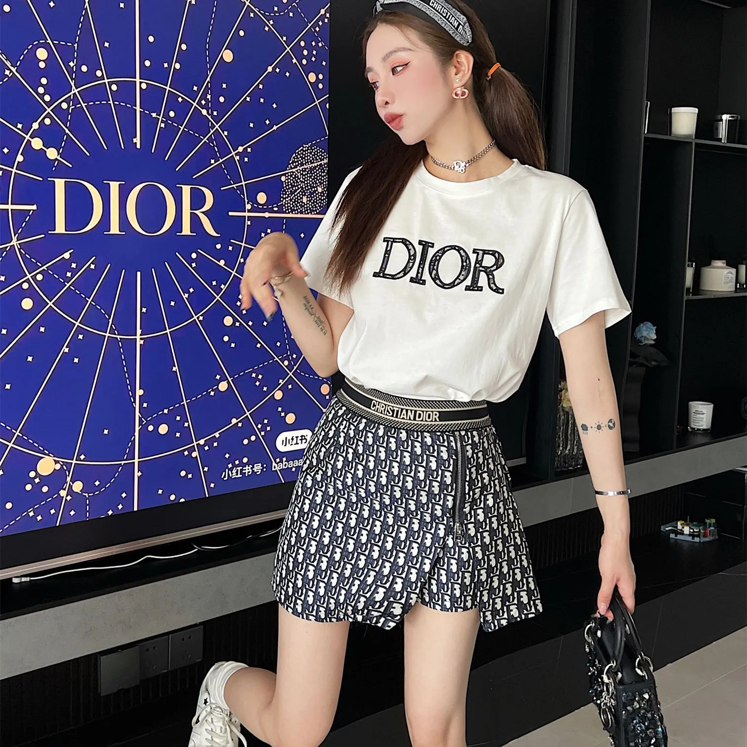 『S-L』リッチな仕上がり 着るだけで特別感 コスパ最強の逸品 エレガント トレンディ Tシャツ
