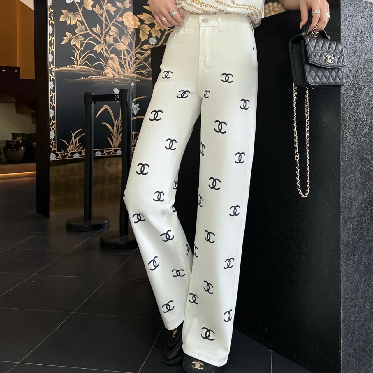 『S-L』高品質 トレンドアイテム おしゃれデザイン 上質肌触り フルロゴ デニムロングパンツ