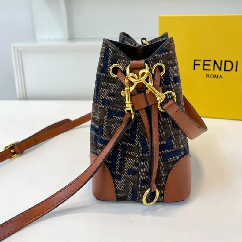 超人気商品 高品質 トレンド クラシック収納力抜群 複数のポケット通勤用 ショルダーバッグ