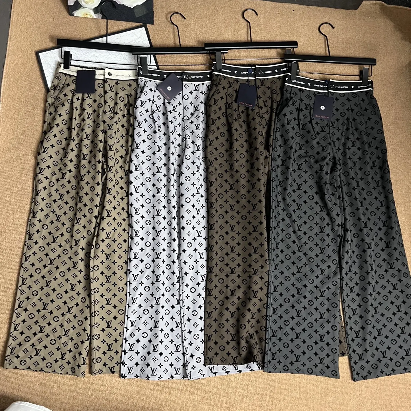 『S-XL』高級質感 インクルーシブ フロッキー レター デザイン アルファベット テープ カジュアル ロングパンツ