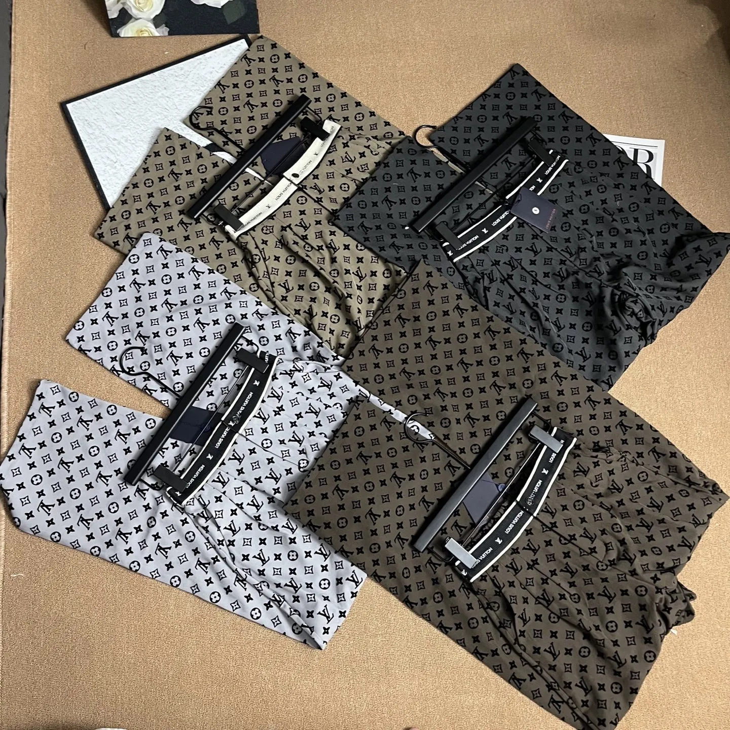 『S-XL』高級質感 インクルーシブ フロッキー レター デザイン アルファベット テープ カジュアル ロングパンツ