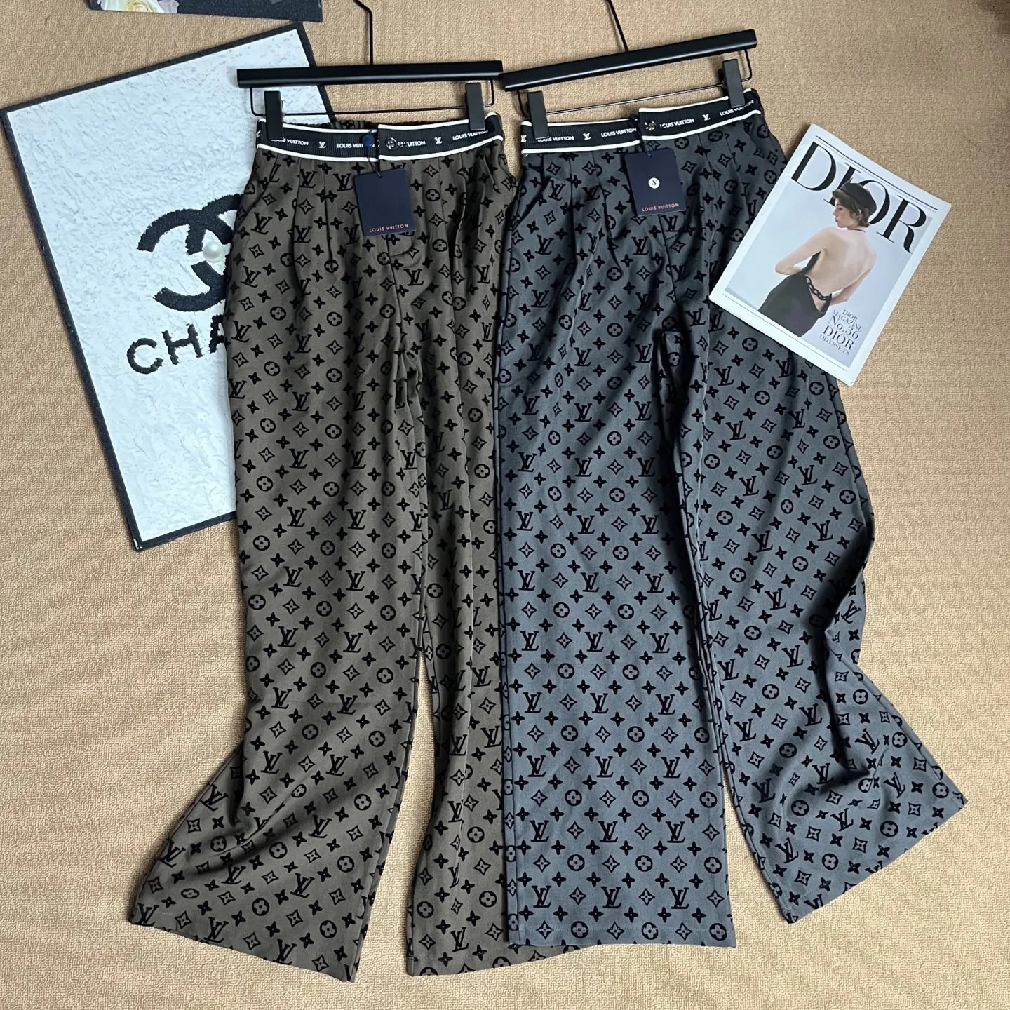 『S-XL』高級質感 インクルーシブ フロッキー レター デザイン アルファベット テープ カジュアル ロングパンツ