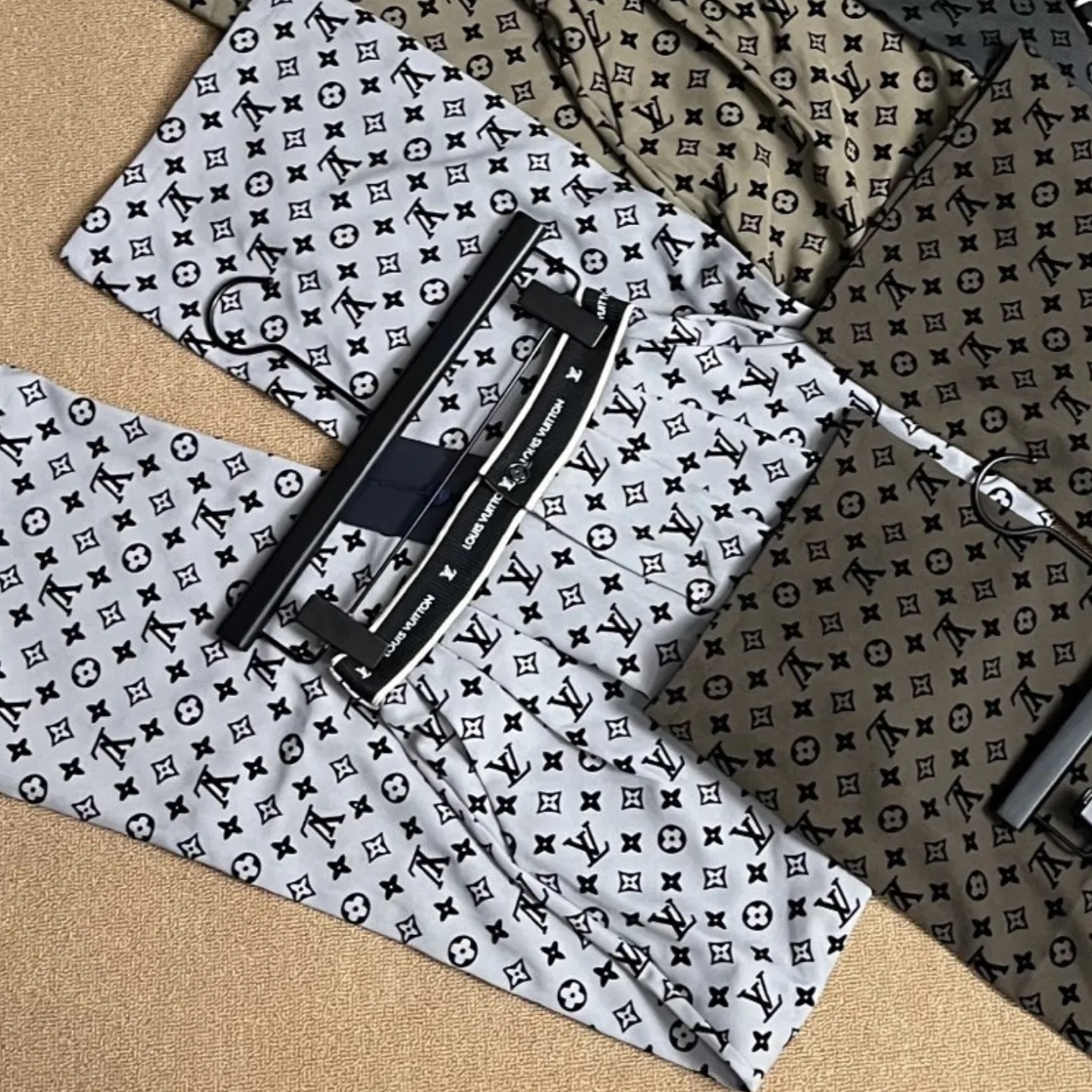 『S-XL』高級質感 インクルーシブ フロッキー レター デザイン アルファベット テープ カジュアル ロングパンツ