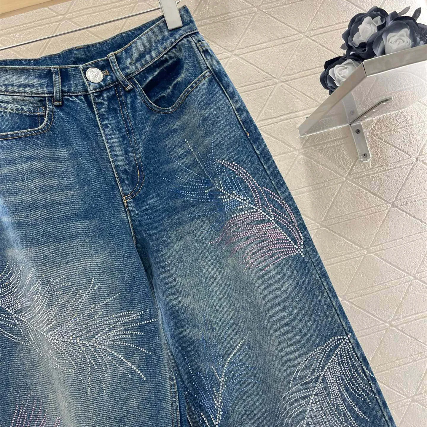 『S-L』ツイル デニム 素材 柔らかい 快適 フェザー スワロフスキー ディストレス ワイド ジーンズ