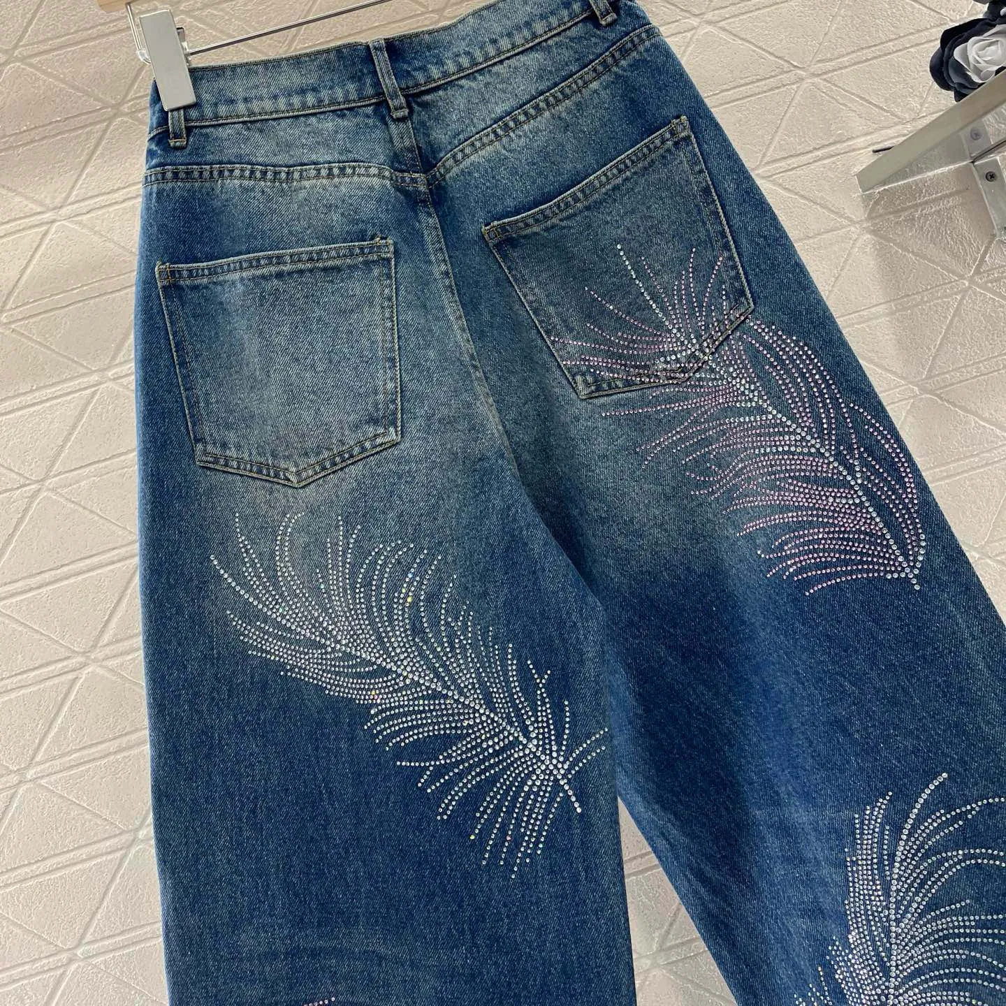 『S-L』ツイル デニム 素材 柔らかい 快適 フェザー スワロフスキー ディストレス ワイド ジーンズ