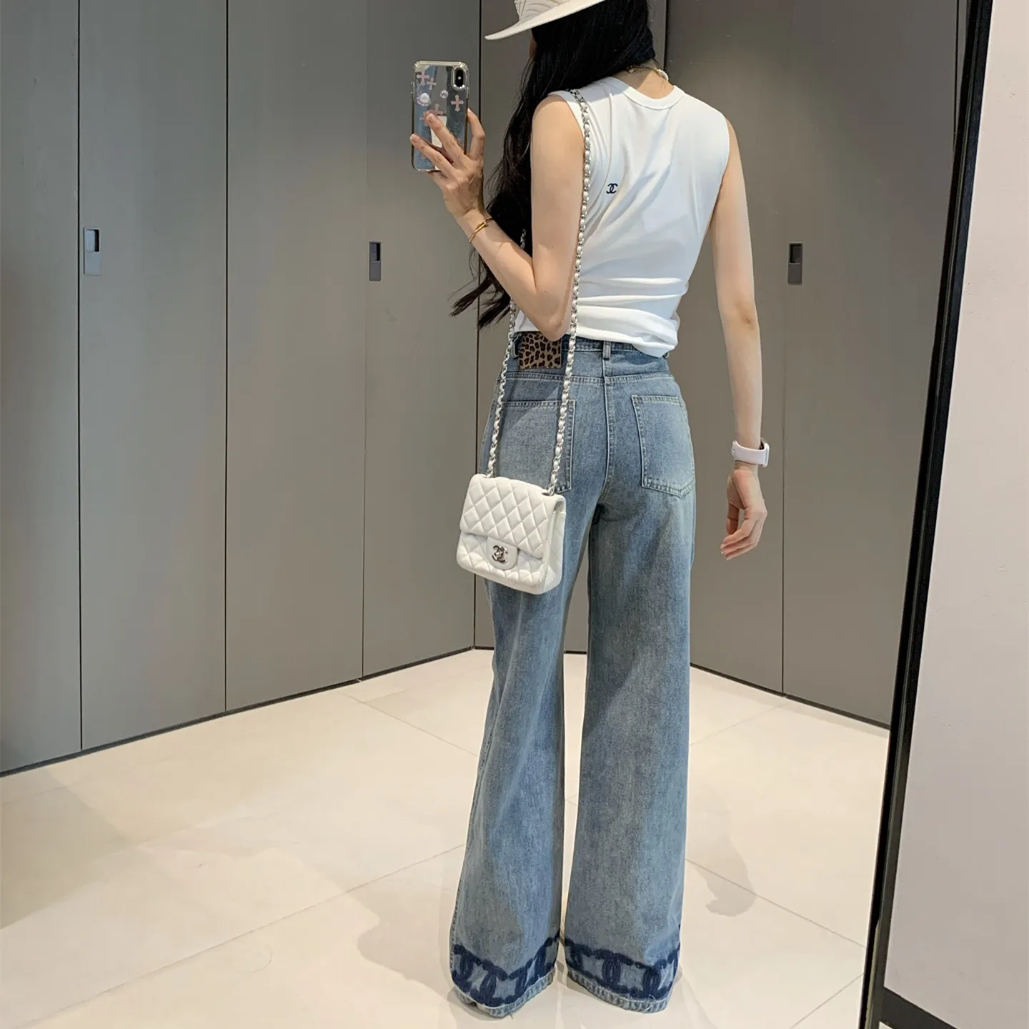 『S-L』おしゃれ ウォッシュ 色落ち防止 加工 デニム 生地 ロゴ 裾 プリント ジーンズ ストレート パンツ