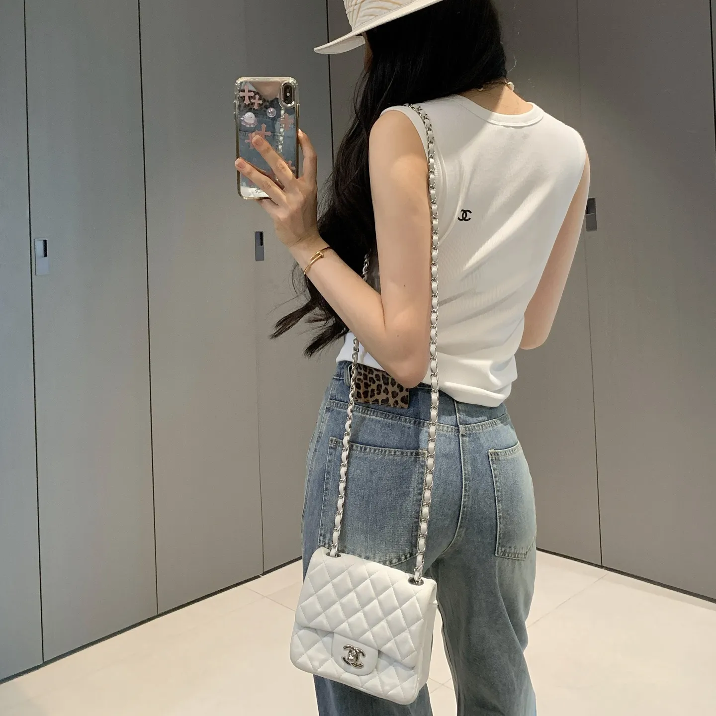 『S-L』おしゃれ ウォッシュ 色落ち防止 加工 デニム 生地 ロゴ 裾 プリント ジーンズ ストレート パンツ