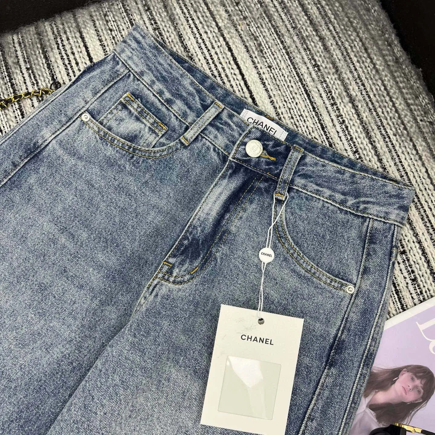 『S-L』おしゃれ ウォッシュ 色落ち防止 加工 デニム 生地 ロゴ 裾 プリント ジーンズ ストレート パンツ
