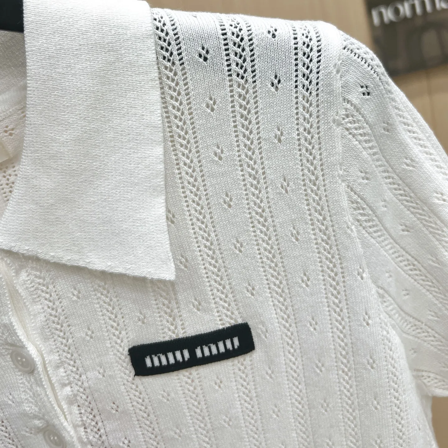 『S-L』クラシック 高級感 ミニ ポロ カラー デザイン 縦 ストライプ ジャカード 透かし 編み ポロ 半袖 ベスト