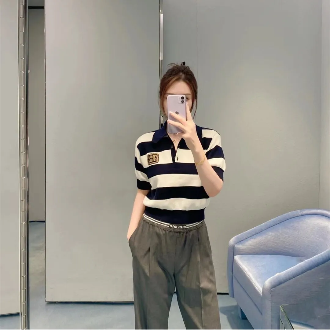 『S-L』早春 新作 ユニーク ルーズ ナチュラル レトロ プレイフル 金糸 エンブレム ロゴ ポロ ストライプ 半袖 ニット