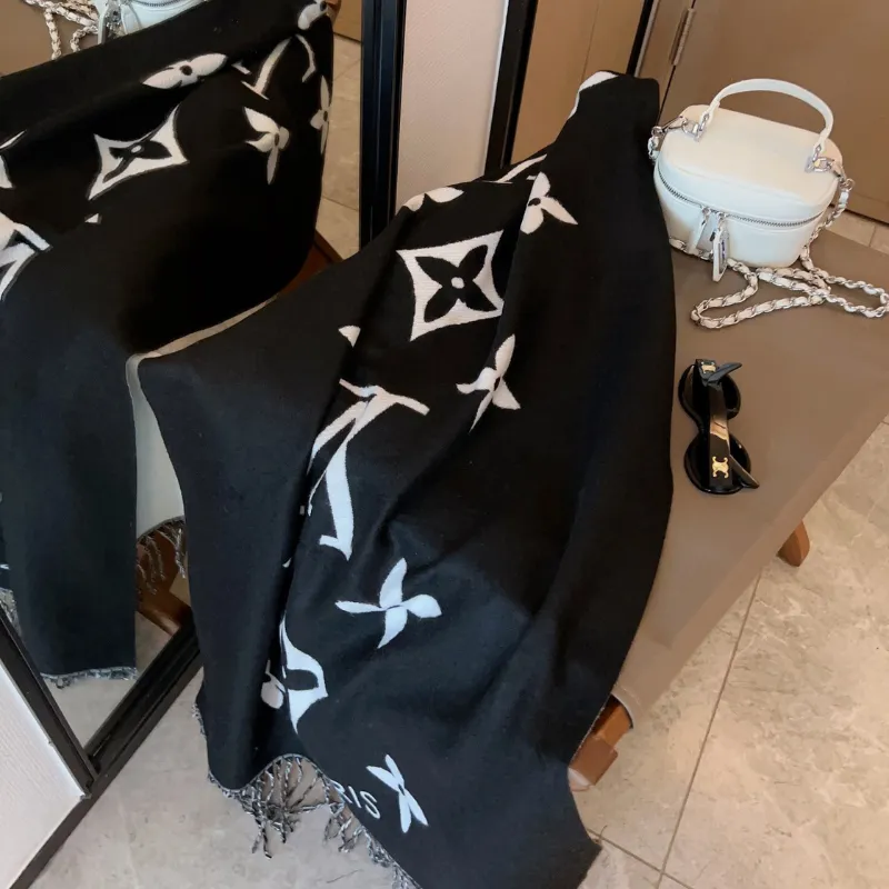 超人気商品 トレンド感満載 ふわふわシミヤ生地  柔らかい マフラー