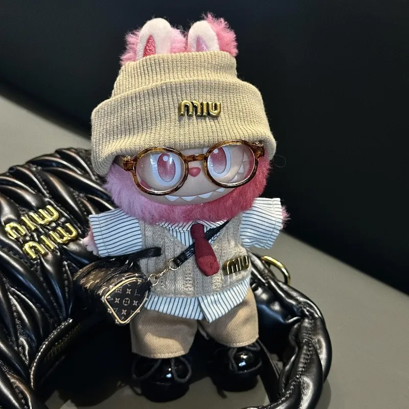 「人形を含まず」話題沸騰中 取り入れたい シンプル 可愛い labubuぬいぐるみペンダント服 服だけ
