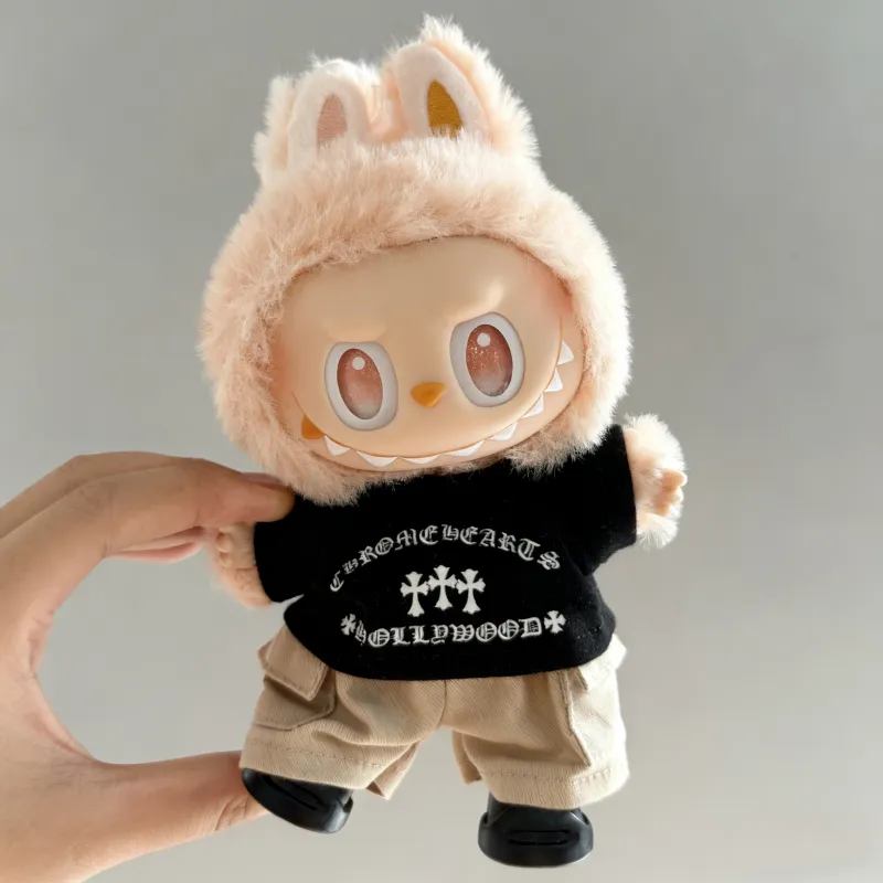 「人形を含まず」今季も大流行 組み合わせやすい おしゃれ labubuぬいぐるみペンダント服 服だけ