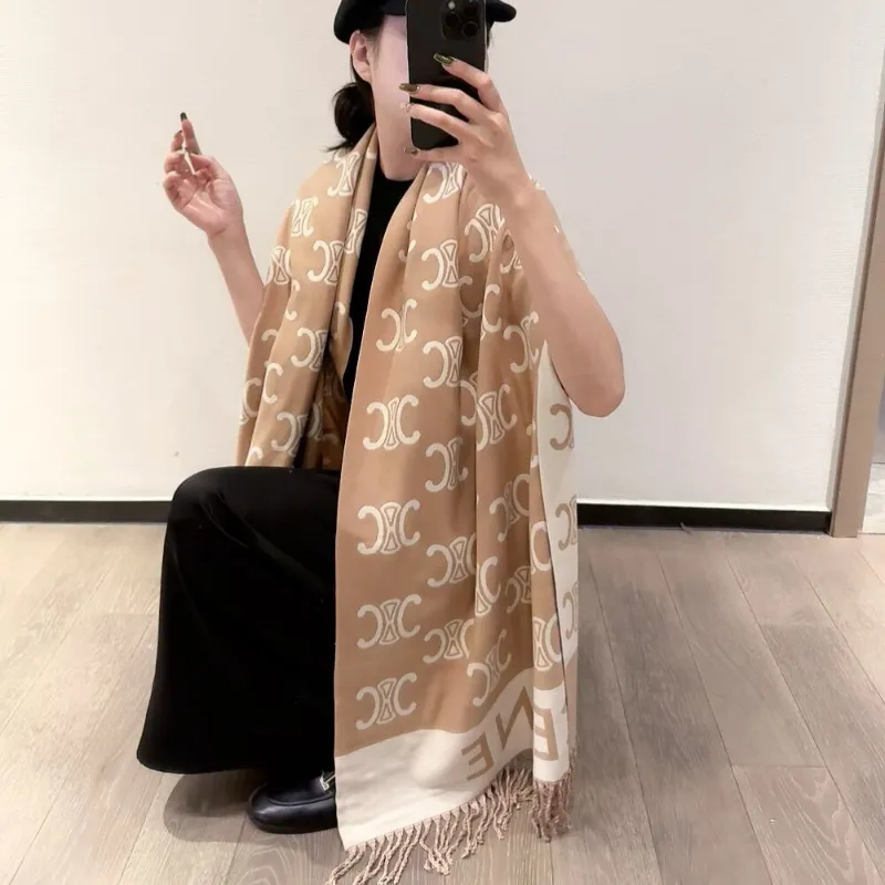 大人可愛い 高級感 トレンド 秋冬 暖かい マフラー