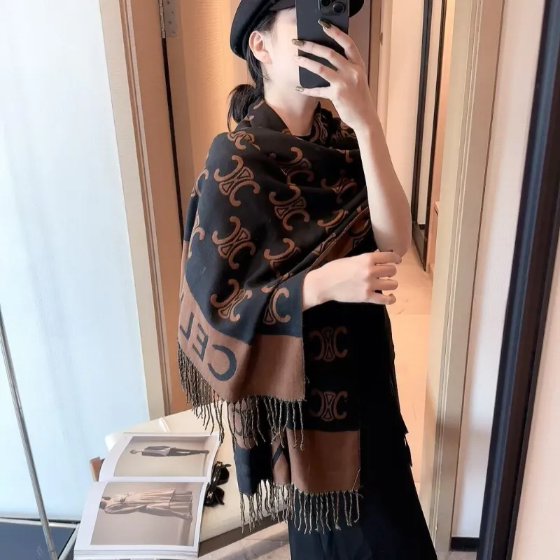 大人可愛い 高級感 トレンド 秋冬 暖かい マフラー