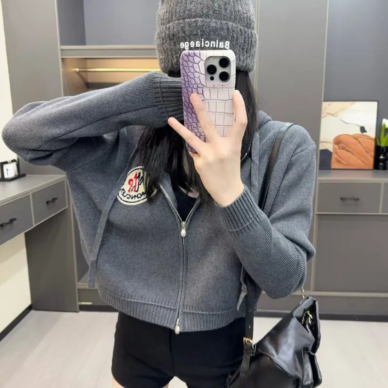 『S-L』質感のいい 人気上昇中  おしゃれ  フード付き 3カラー 刺繍 無地 アウター